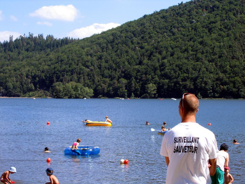 Hotel Domaine Du Lac Chambon Murol Luaran gambar